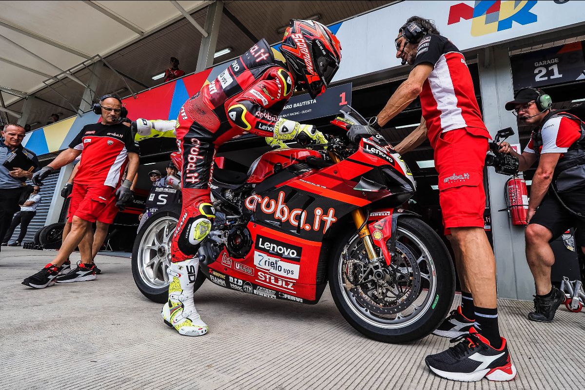 Ducati 1-2 On Friday As Rinaldi Leads Bautista And Razgatlioglu, Rea 4th