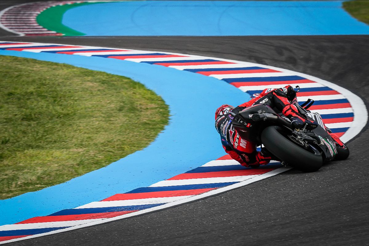 Aleix Espargaro Leads Aprilia 1-2, Bezzecchi Heads The Chasing Pack