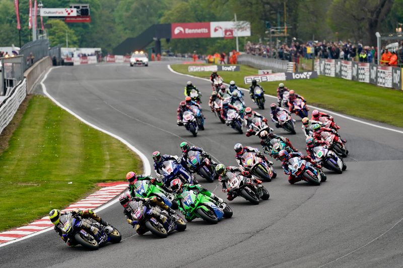 Oulton Park Serves Up A Bank Holiday Milwaukee Grand Slam For Bennetts Bsb Contenders