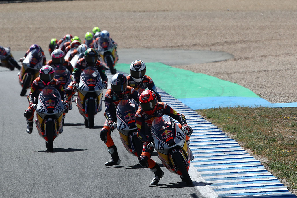 Piqueras Wins Last Corner Battle With Roulstone And Quiles To Take Jerez Rookies Race 1