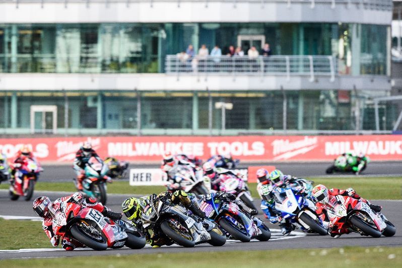 Ryde Overcomes The Opposition In Frantic Bennetts Bsb Season Opener At Silverstone