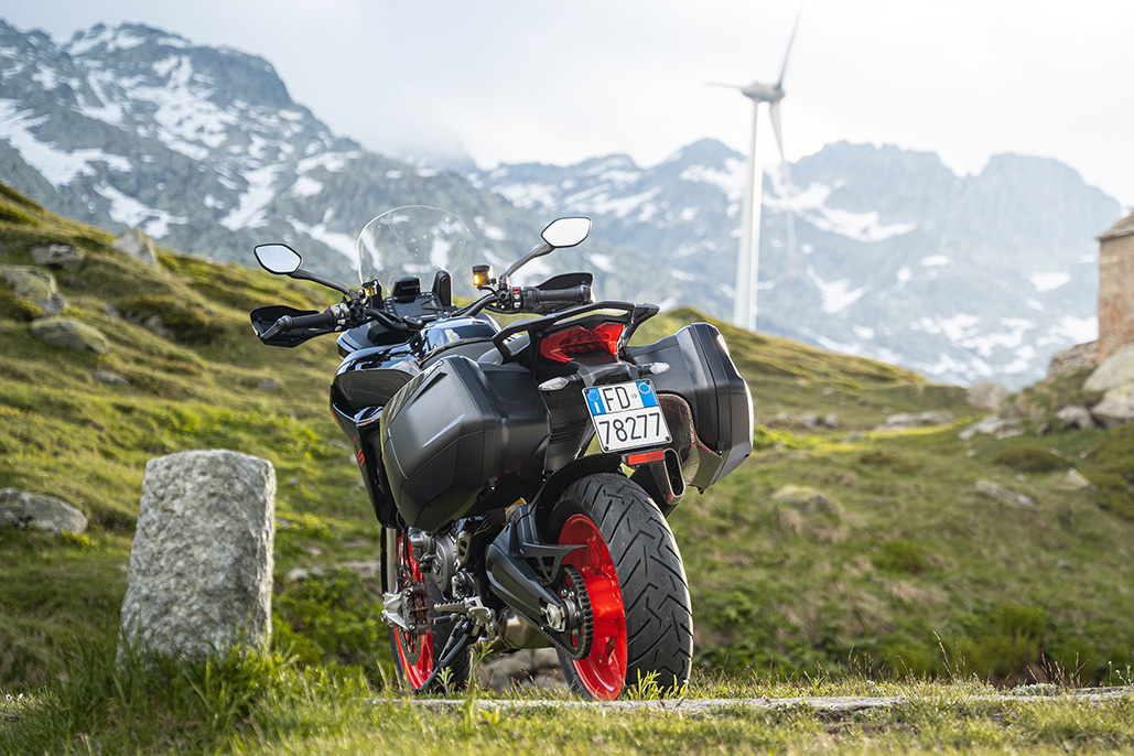 New Thrilling Black & Street Grey Livery For The Multistrada V2 S