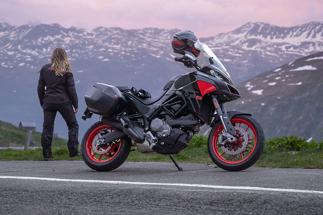 New Thrilling Black & Street Grey Livery For The Multistrada V2 S