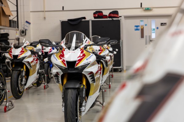 17 Lucky Owners Pick Up Their New Honda Cbr1000rr-r Fireblade Sp