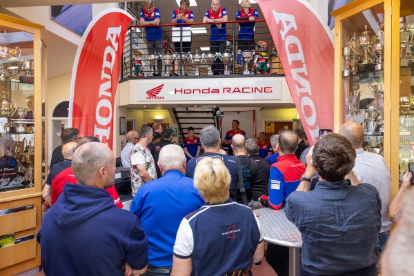 17 Lucky Owners Pick Up Their New Honda Cbr1000rr-r Fireblade Sp