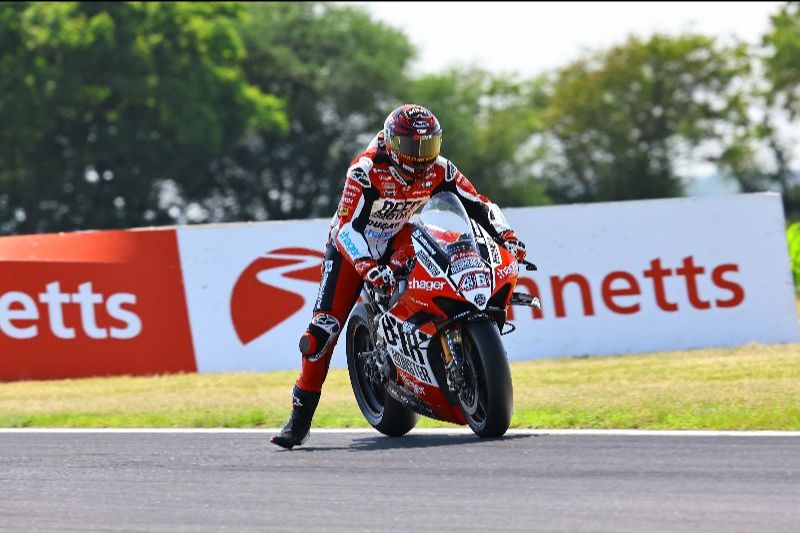 O'halloran Holds Off Bridewell And Haslam After Opening Snetterton Action