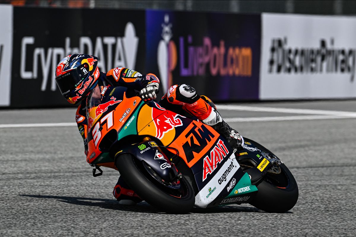 Advantage Acosta As Moto2 Gets Underway In Austria