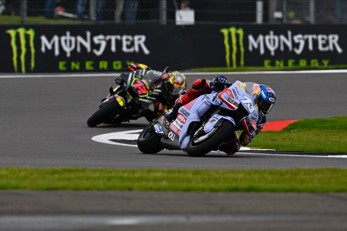 Alex Marquez holds off Bezzecchi for stunning Sprint win at Silverstone