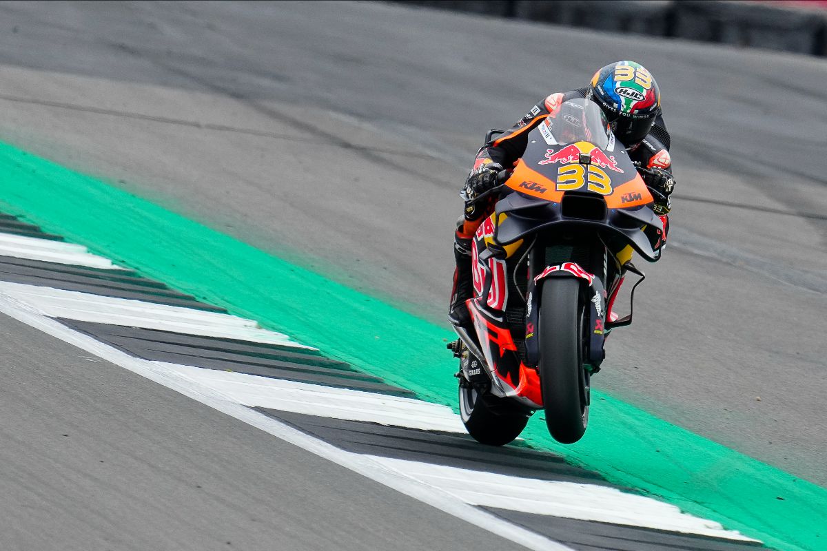 Aprilia Reign Day 1 As Motogp Comes Back With A Bang