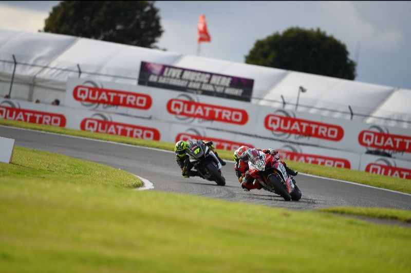 Irwin Wins His 200th Bennetts Bsb Race With The Top Four Covered By 0.472s At Cadwell Park