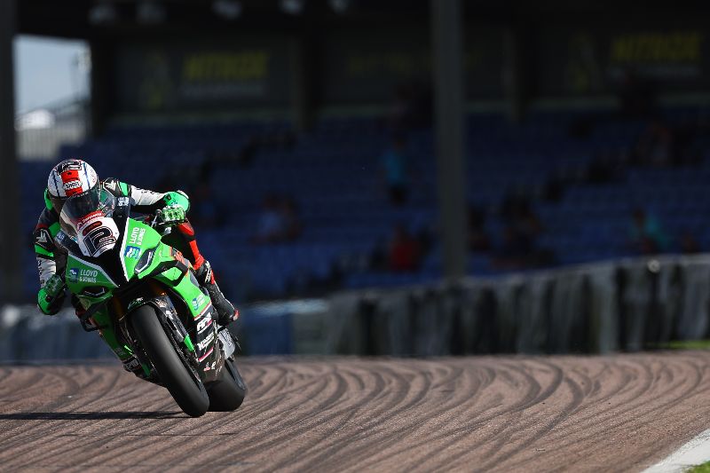 O'halloran Lights Up Thruxton To Lead Free Practice With Top 16 Covered By 0.884s