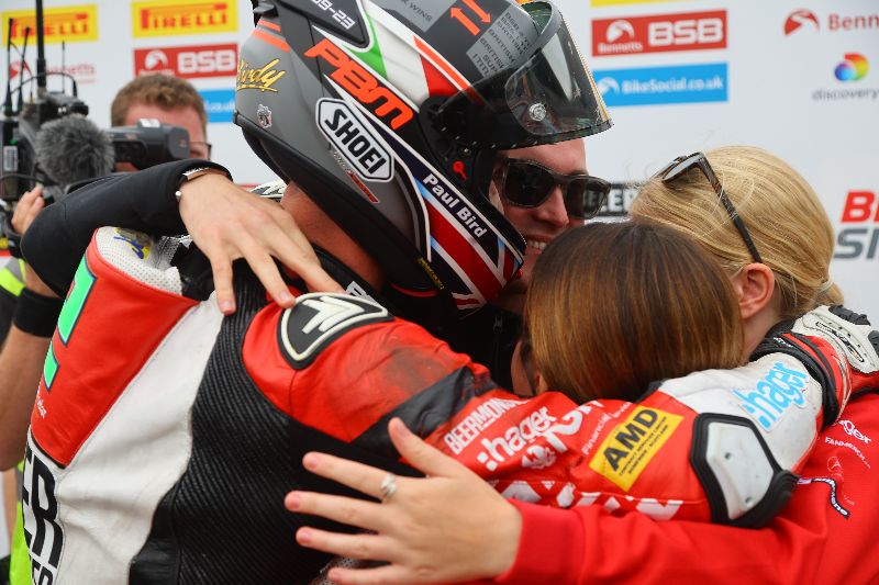 Irwin Wins Emotional Opening Race At Oulton Park