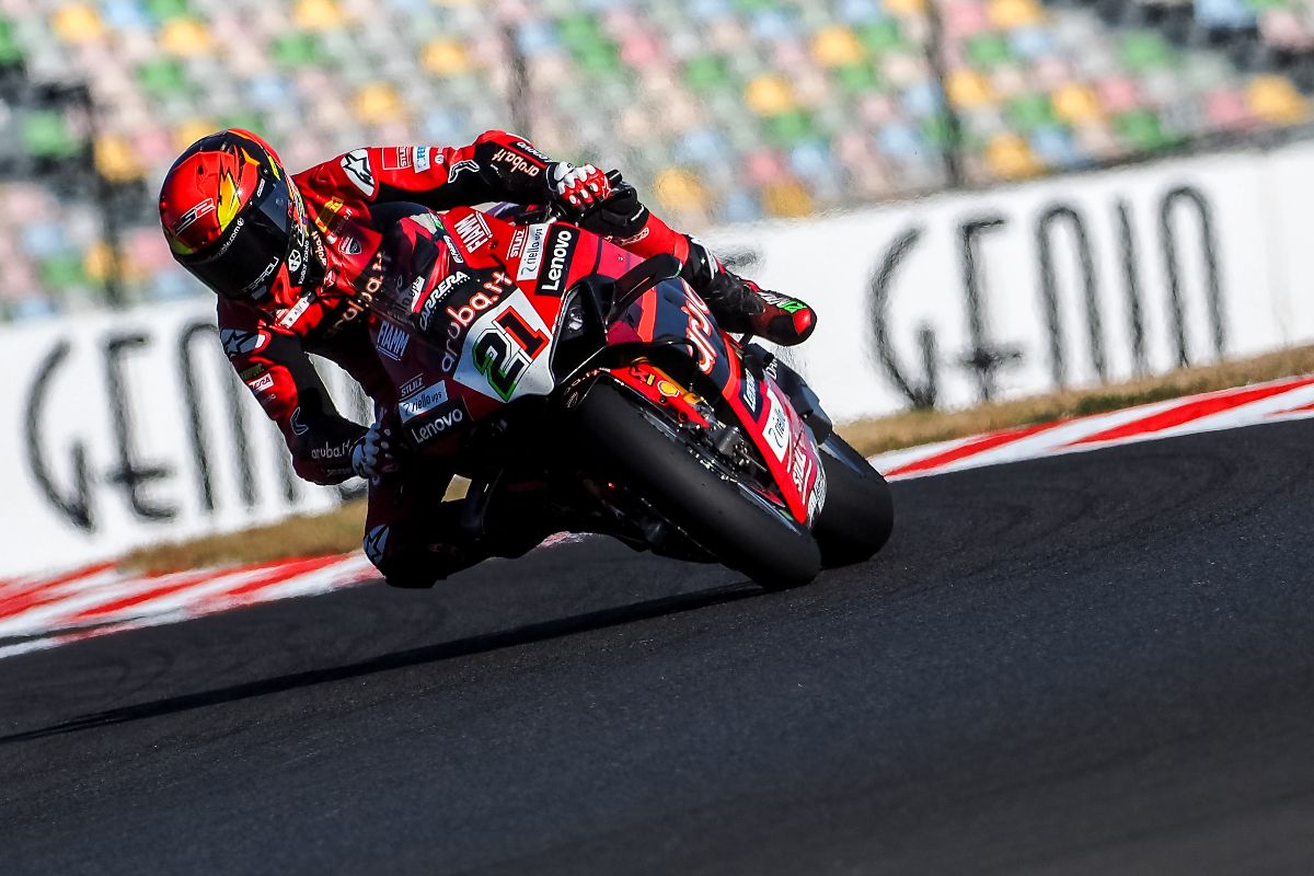 Red Flags Shake Up Worldsbk Practice At Magny-cours