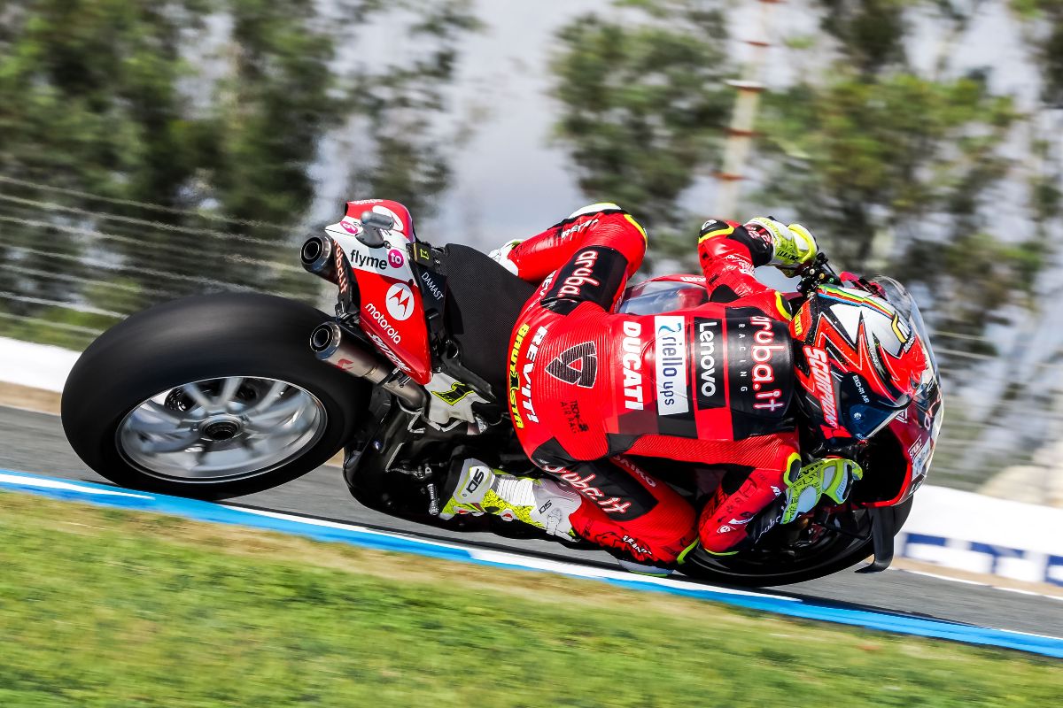 Bautista Poised For Championship Triumph In Jerez As Razgatlioglu Leads Day 1