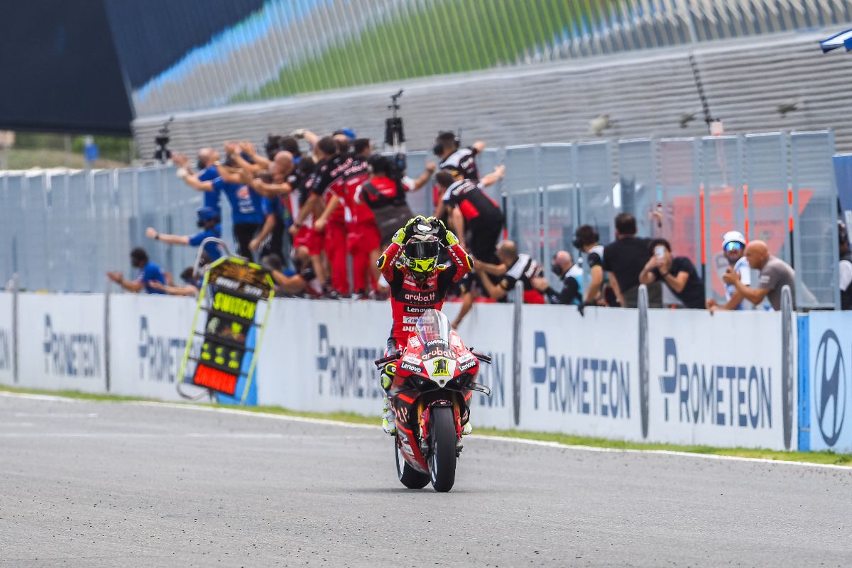 Race 1 Glory And Championship Conquest For Bautista At Jerez