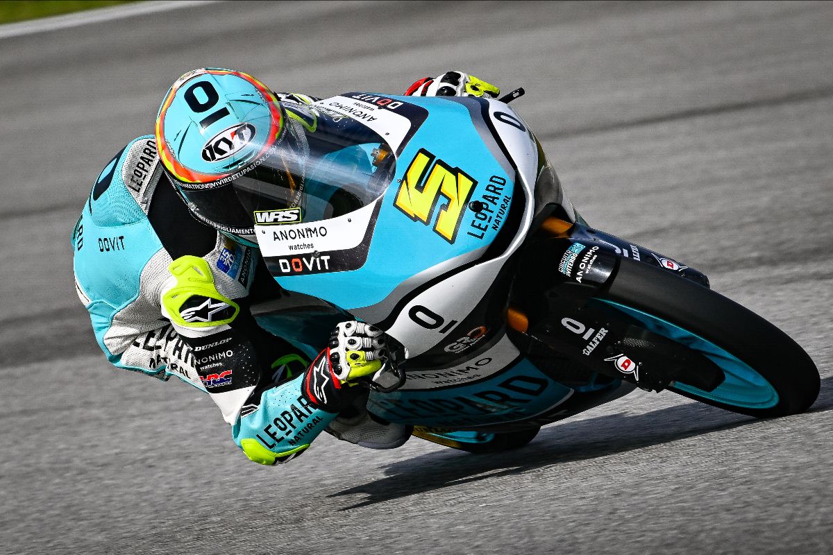 Masia Takes Statement Pole At Sepang Nearly A Second Clear