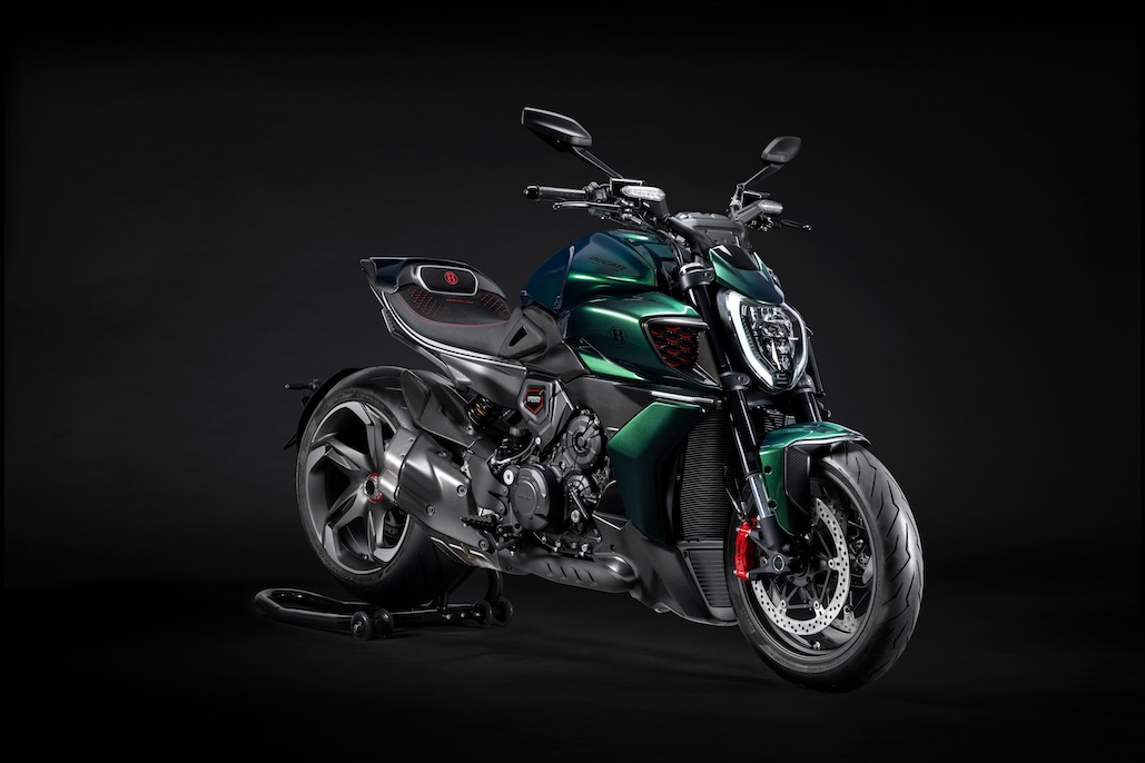 Ducati Diavel for Bentley: exclusivity, performance and craftsmanship in a true two-wheeled work of art thumbnail