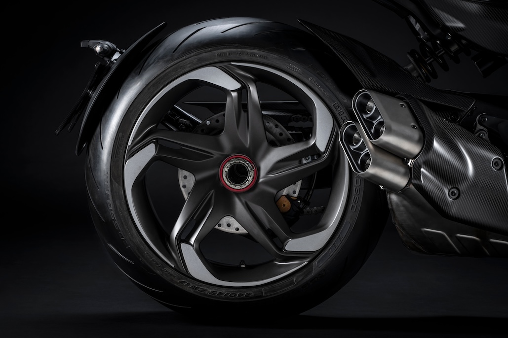 Ducati Diavel For Bentley: Exclusivity, Performance And Craftsmanship In A True Two-wheeled Work Of Art