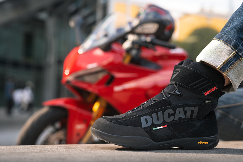 Ducati Company C4: low-cut boots