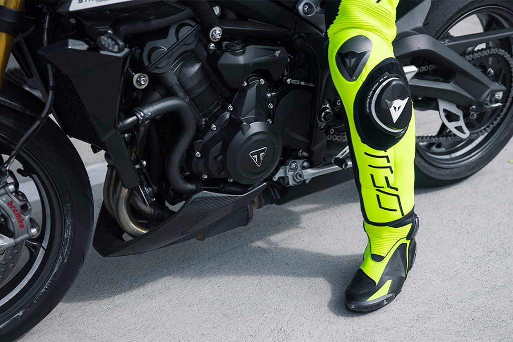 Dainese Unveils Audax D-zip 1pc Perf. Leather Suit, Axial 2 Boots, & Full Metal 7 Gloves