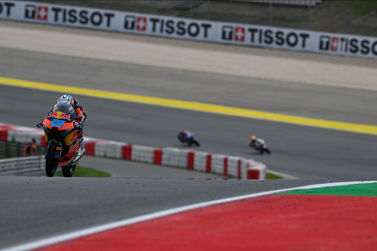 Rueda heads Kelso and Alonso in close Moto3 front row