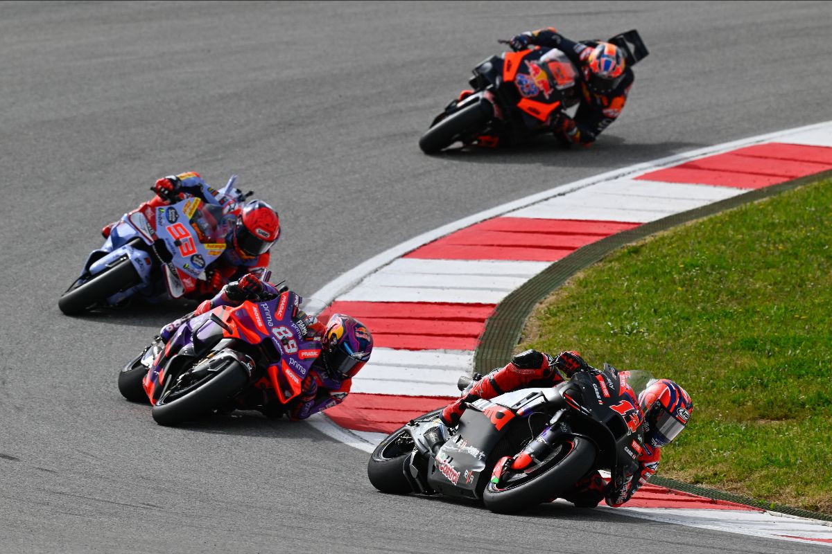 Viñales Victorious As Marc Marquez Puts A Last Lap Lunge On Martin