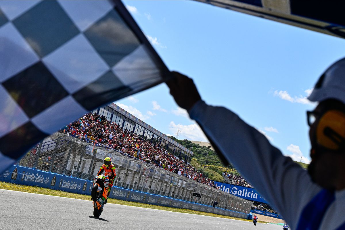 Aldeguer Reigns Jerez, Roberts Second To Take The Championship Lead