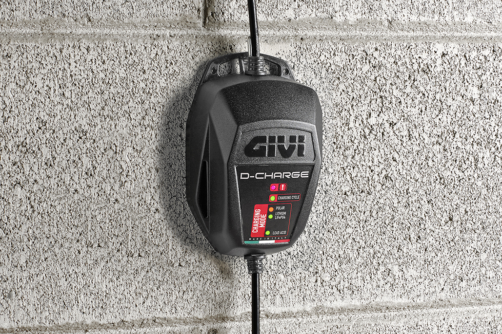 Always keep your batteries charged with GIVI