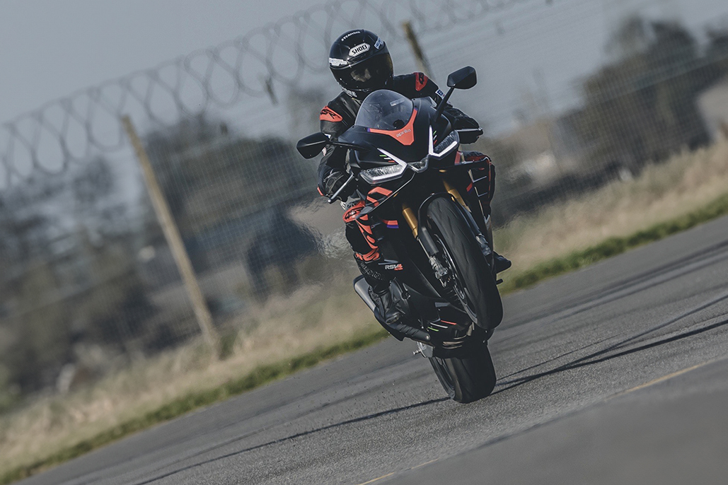 Aprilia Rsv4 Factory 1100 And Aprilia Tuono 1100 Factory Review