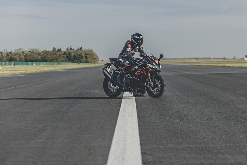 Aprilia Rsv4 Factory 1100 And Aprilia Tuono 1100 Factory Review