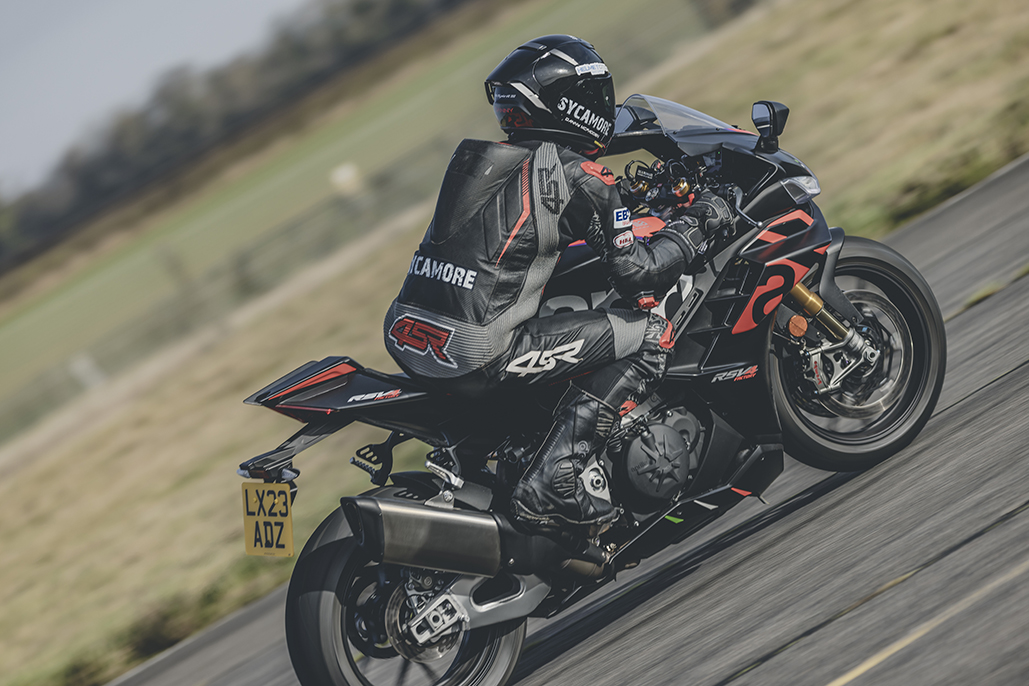 Aprilia Rsv4 Factory 1100 And Aprilia Tuono 1100 Factory Review