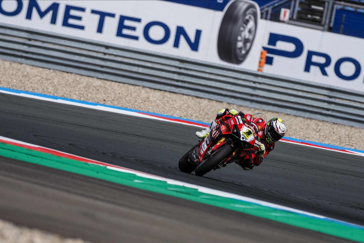 Bautista Leads The Way In Changeable Conditions At Assen