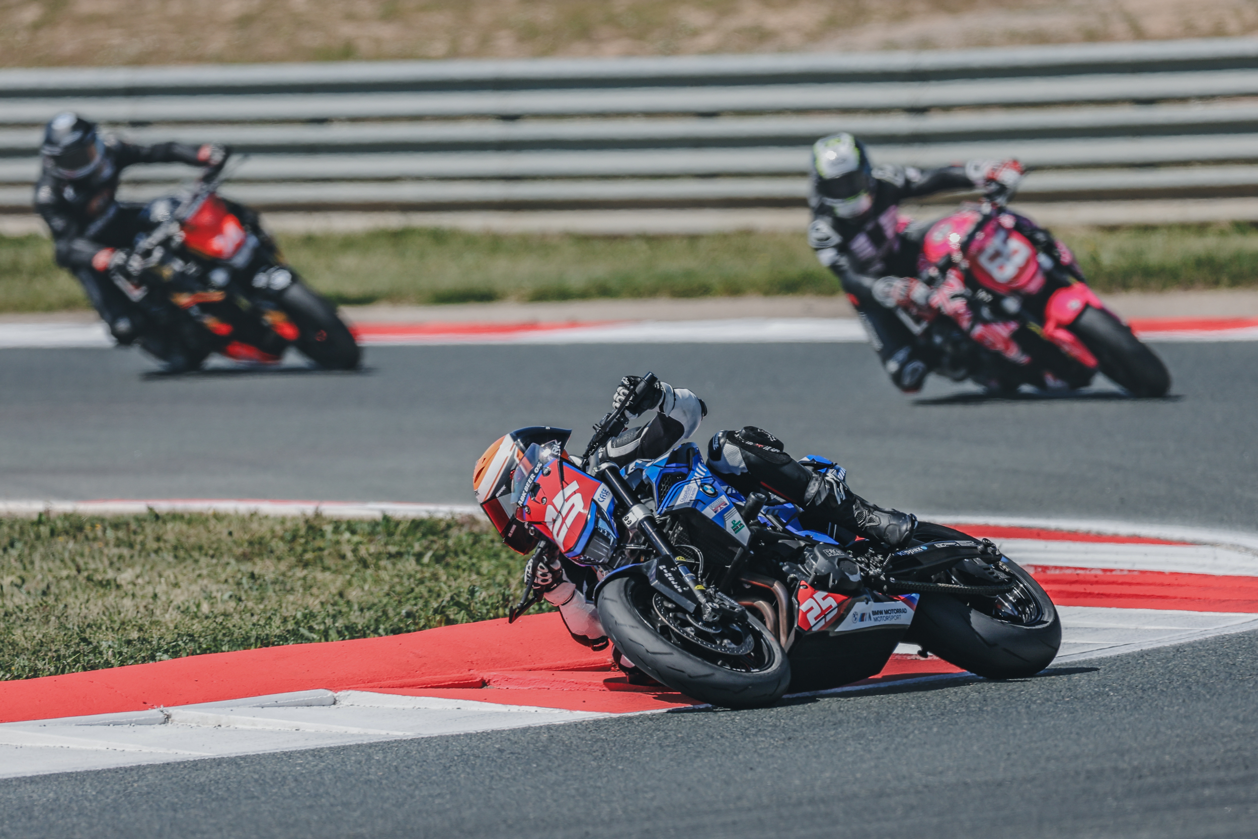 British Superbike Championship And Support Classes Deliver Intense Action In Season Opening Day At Circuito De Navarra