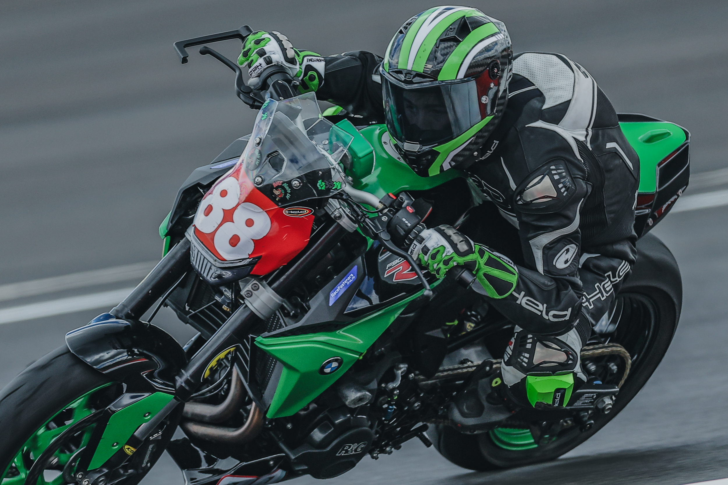 British Superbike Championship And Support Classes Deliver Intense Action In Season Opening Day At Circuito De Navarra