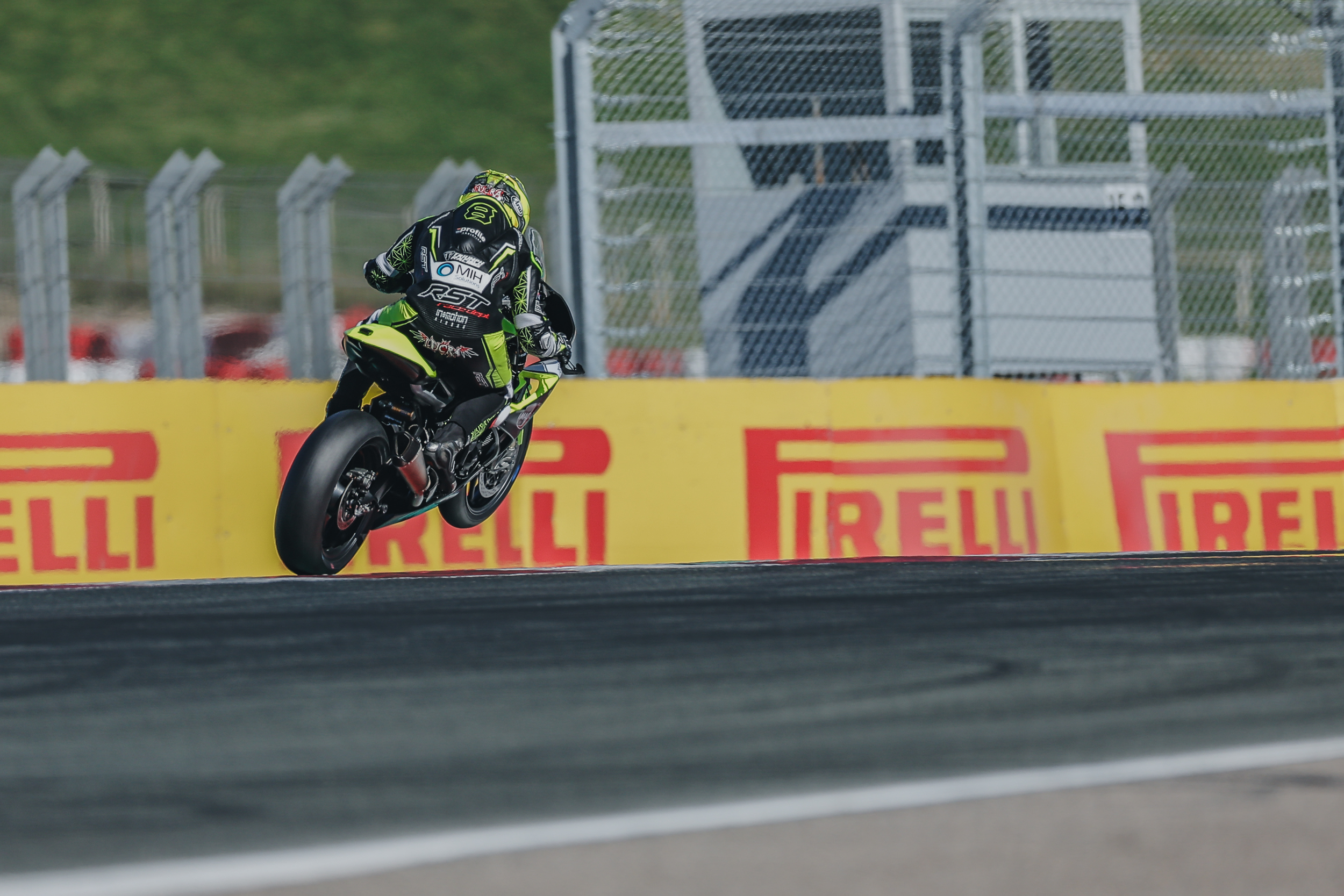 British Superbike Championship And Support Classes Deliver Intense Action In Season Opening Day At Circuito De Navarra