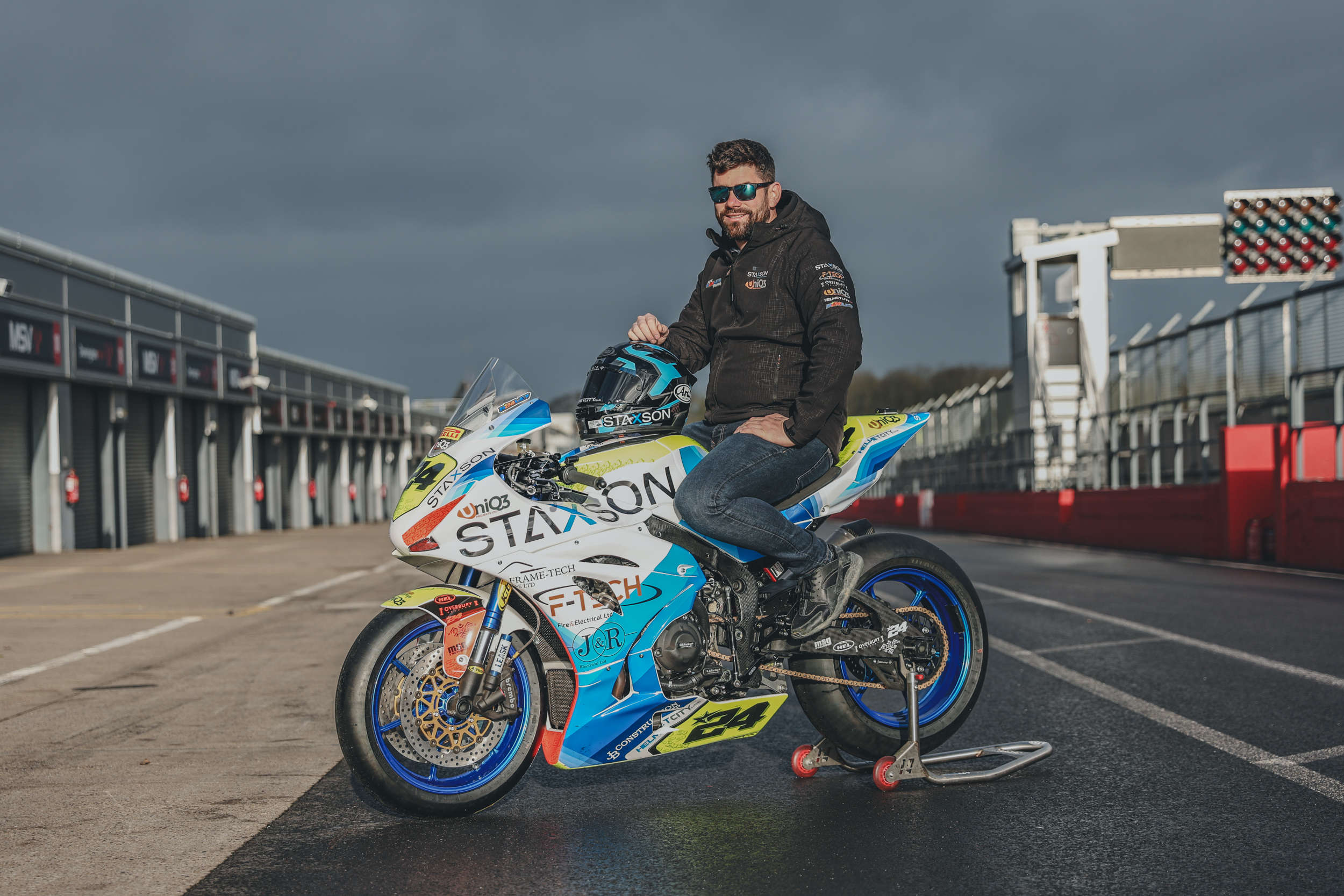  Lee Healey Makes Spectacular Debut In British Superbikes Superstock Class