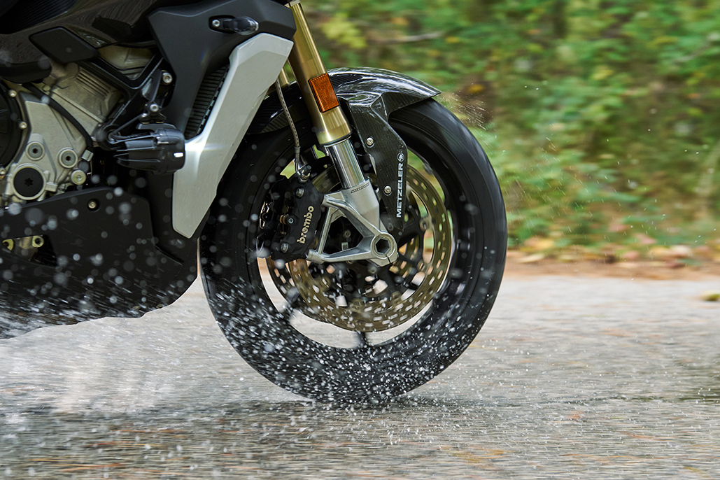 Metzeler Roadtec 02: The Super-sport-touring Tyre With Dynatread Technology