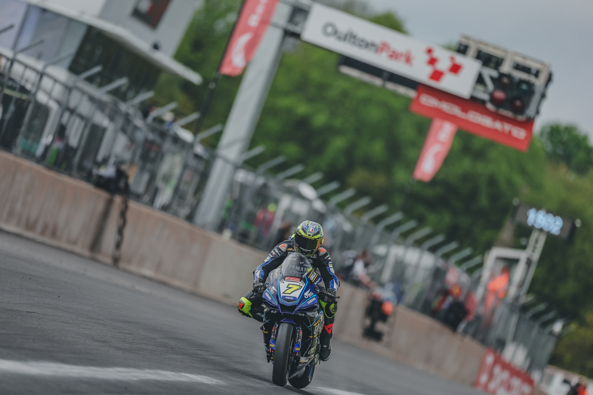 Irwin Leads The Way At Oulton Park