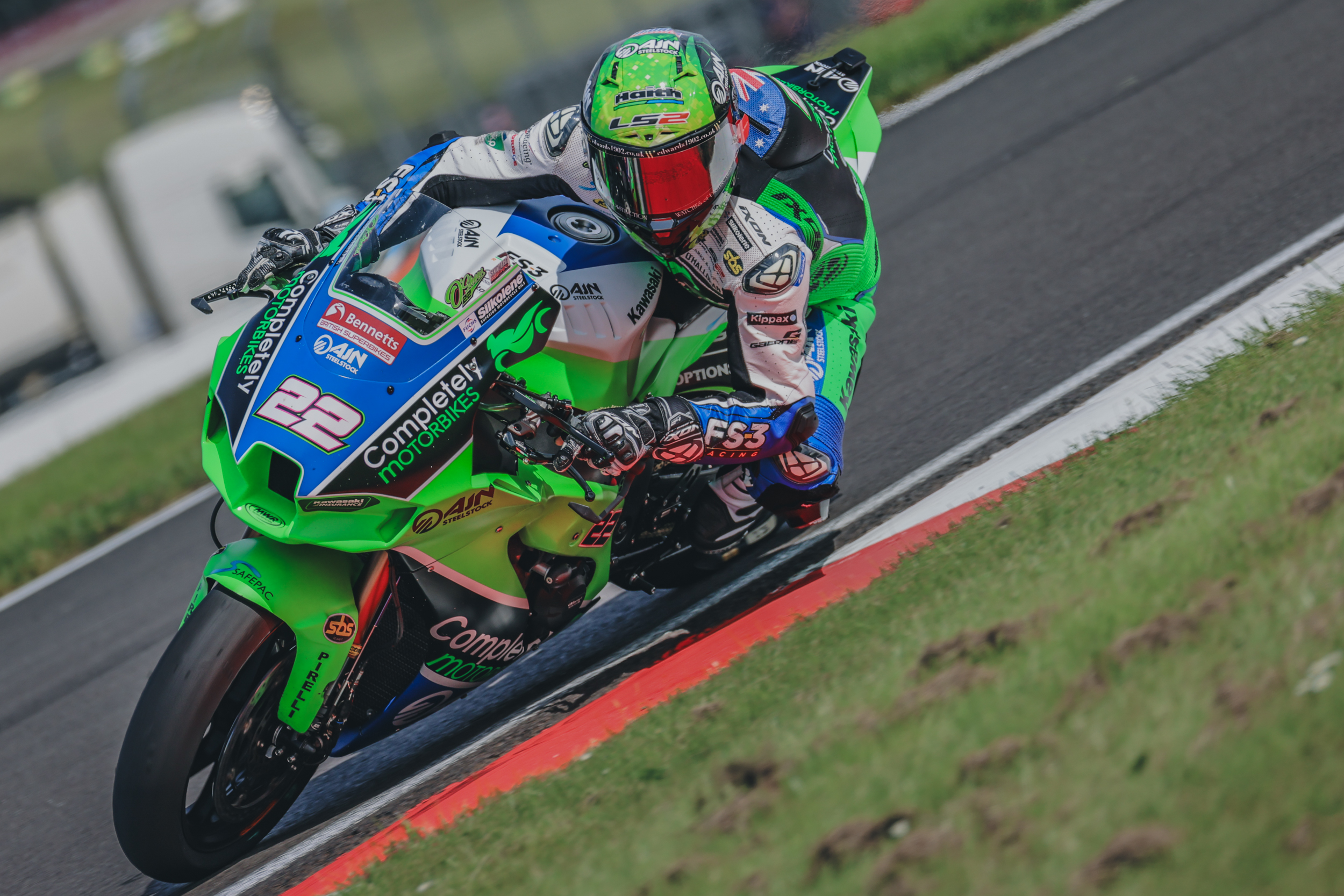 Vickers Leads The Pack As Bennetts British Superbike Championship Kicks Off At Donington Park