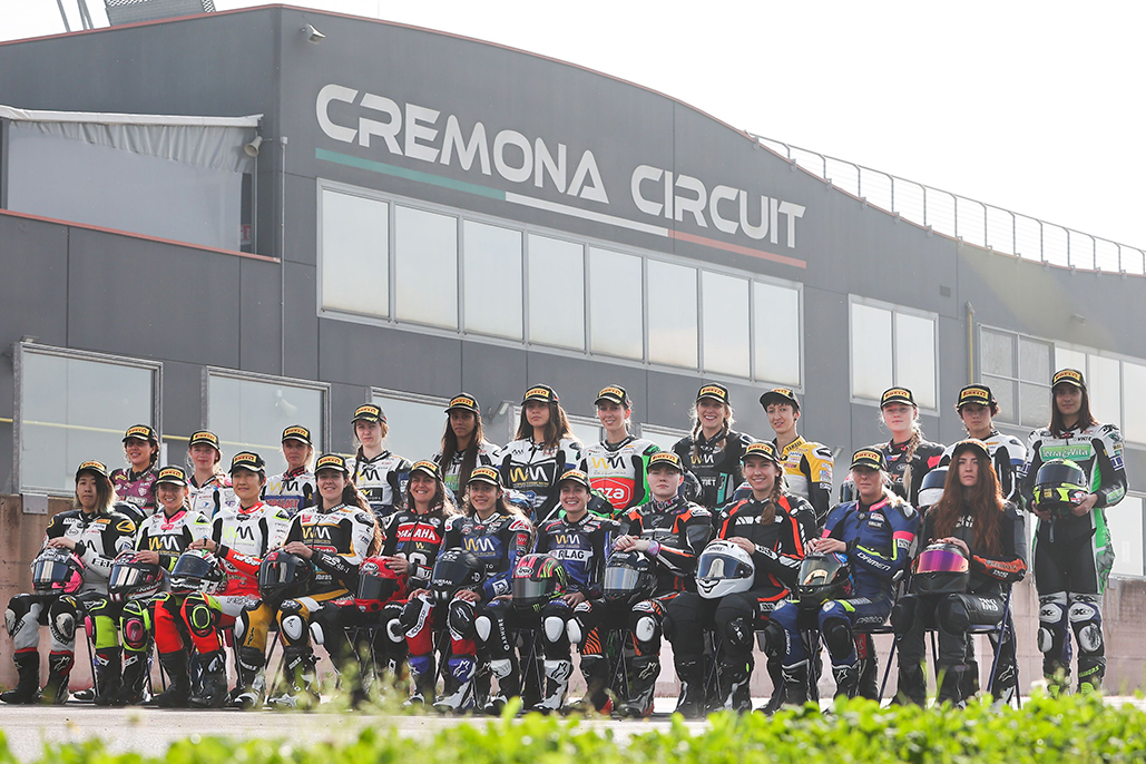 Worldwcr Field Makes History With Cremona Test