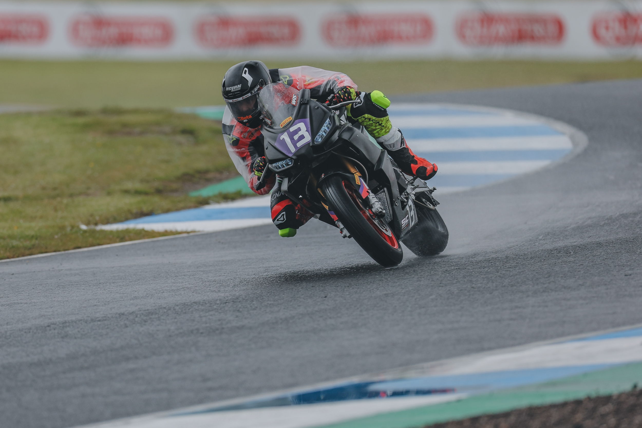 Cooper Triumphs In Rain-shortened Pirelli National Sportbike Race 1 At Knockhill As Colombi Shines In Qualifying