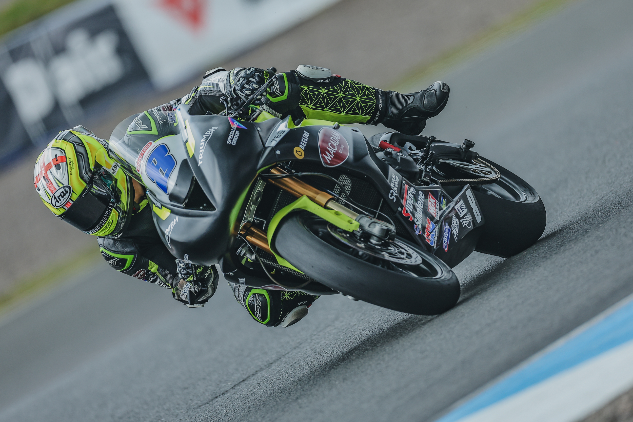 Kennedy Clinches Maiden Win For Honda Racing As Seeley Returns To Podium In Thrilling Quattro Group British Supersport Race 1 At Knockhill