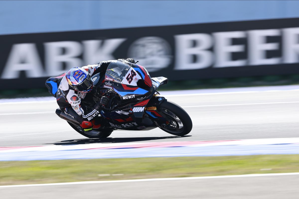 Razgatlioglu sets the pace at Misano despite a crash