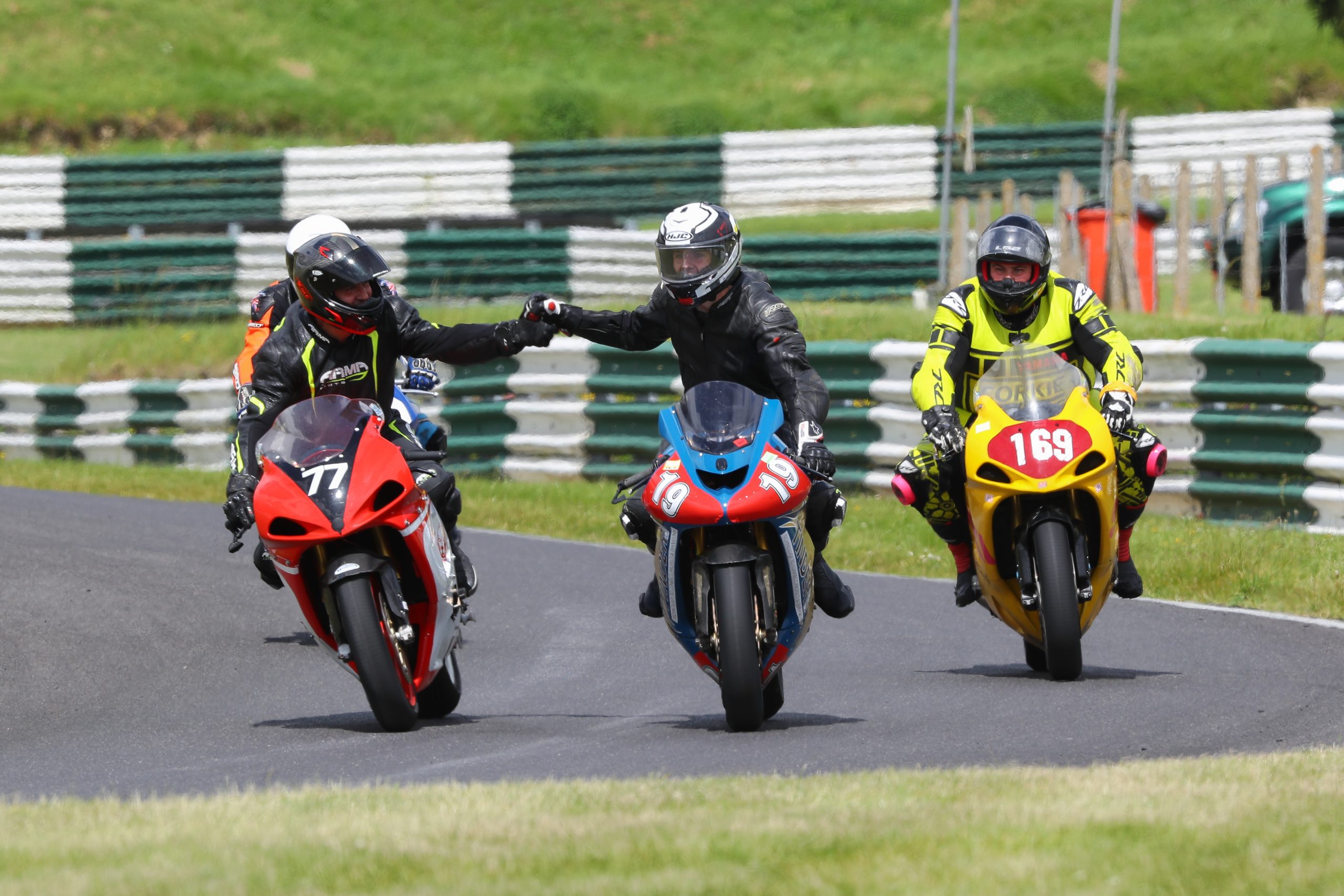 Bemsee – The weather gods above Cadwell Park didn’t get the Memo