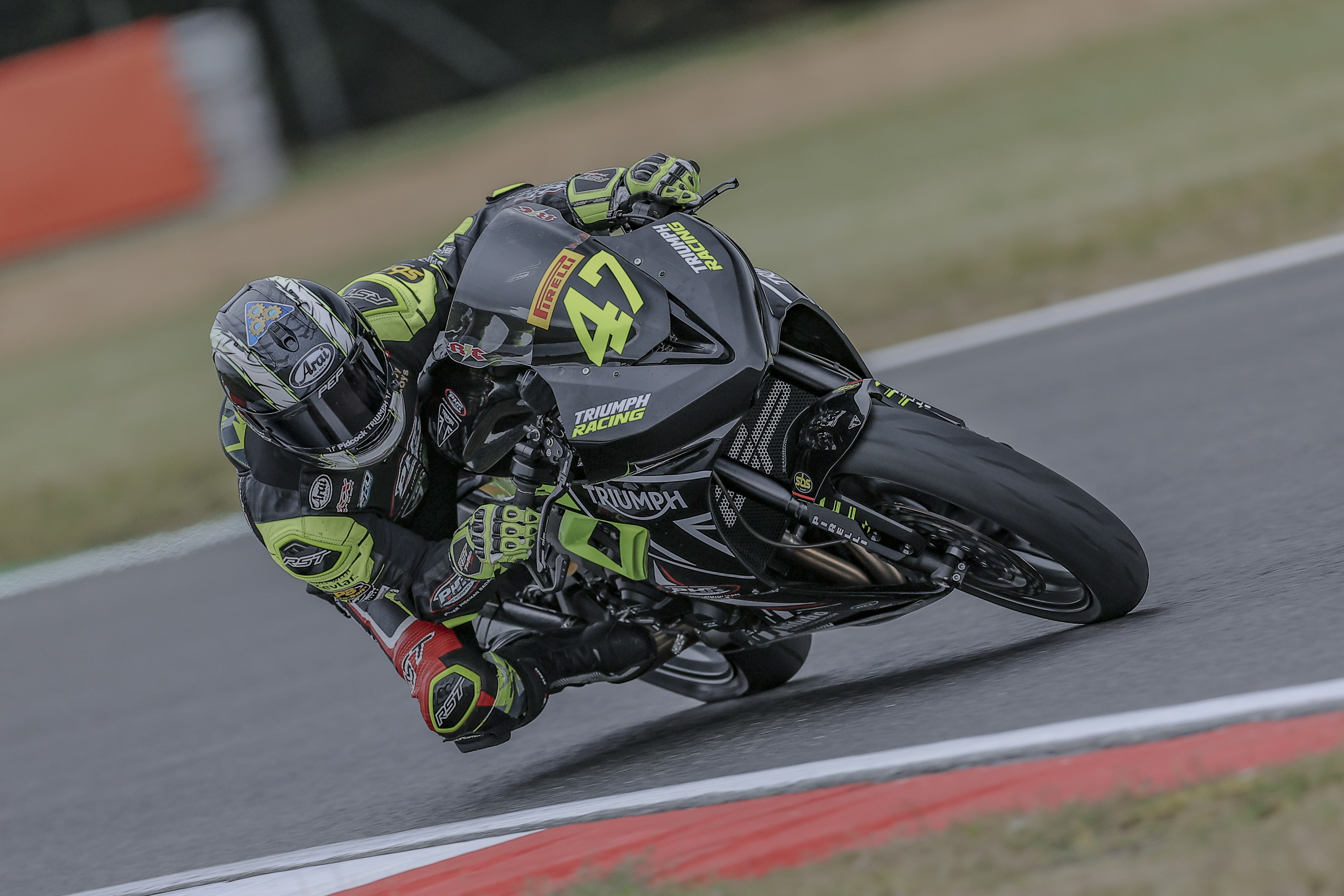 Colombi Triumphs In Thrilling Pirelli National Sportbike Race At Snetterton