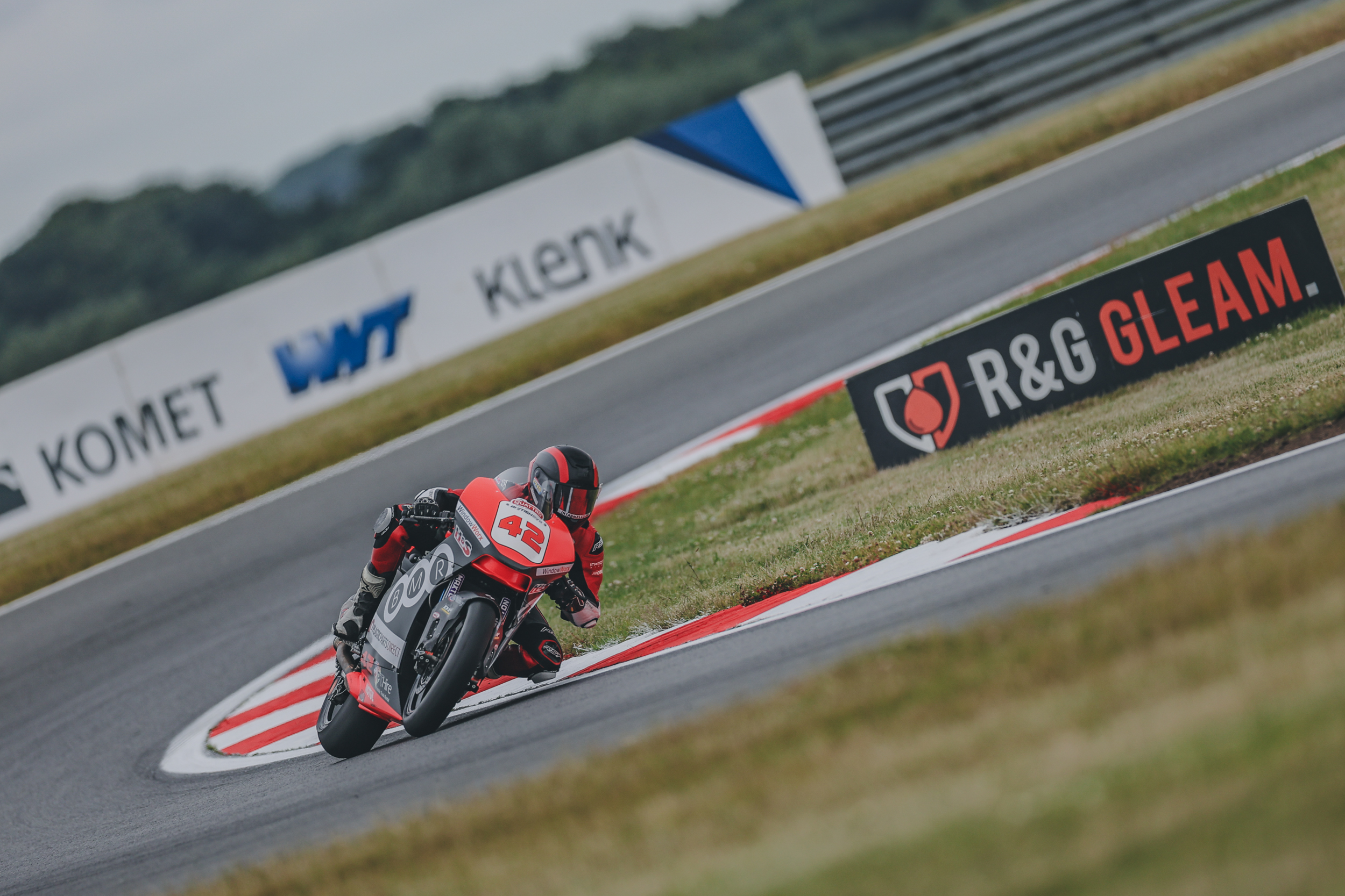 Currie Edges Kennedy In Thrilling Supersport Practice At Snetterton