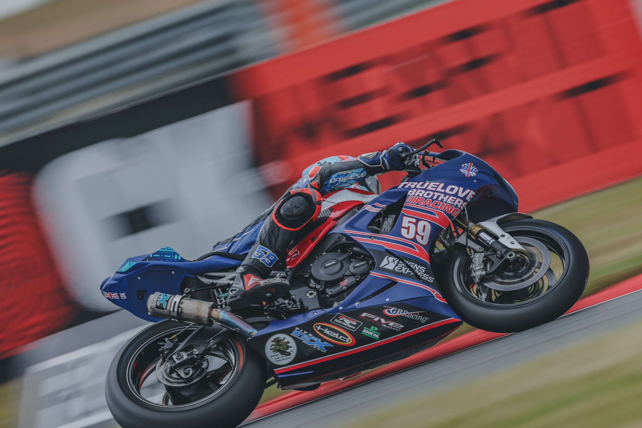 Currie Edges Kennedy In Thrilling Supersport Practice At Snetterton