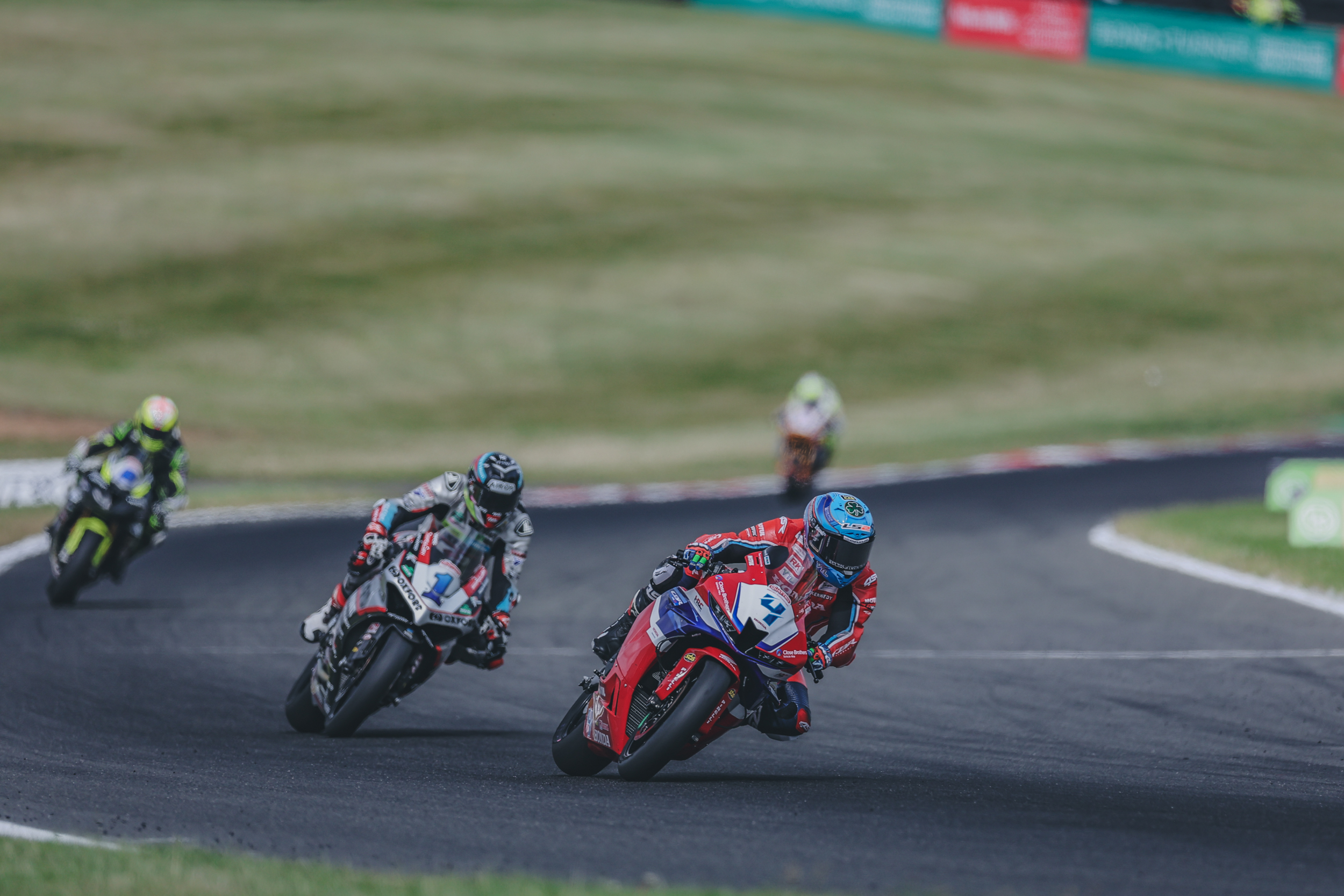 Kennedy Edges Currie In Thrilling Supersport Sprint At Brands Hatch