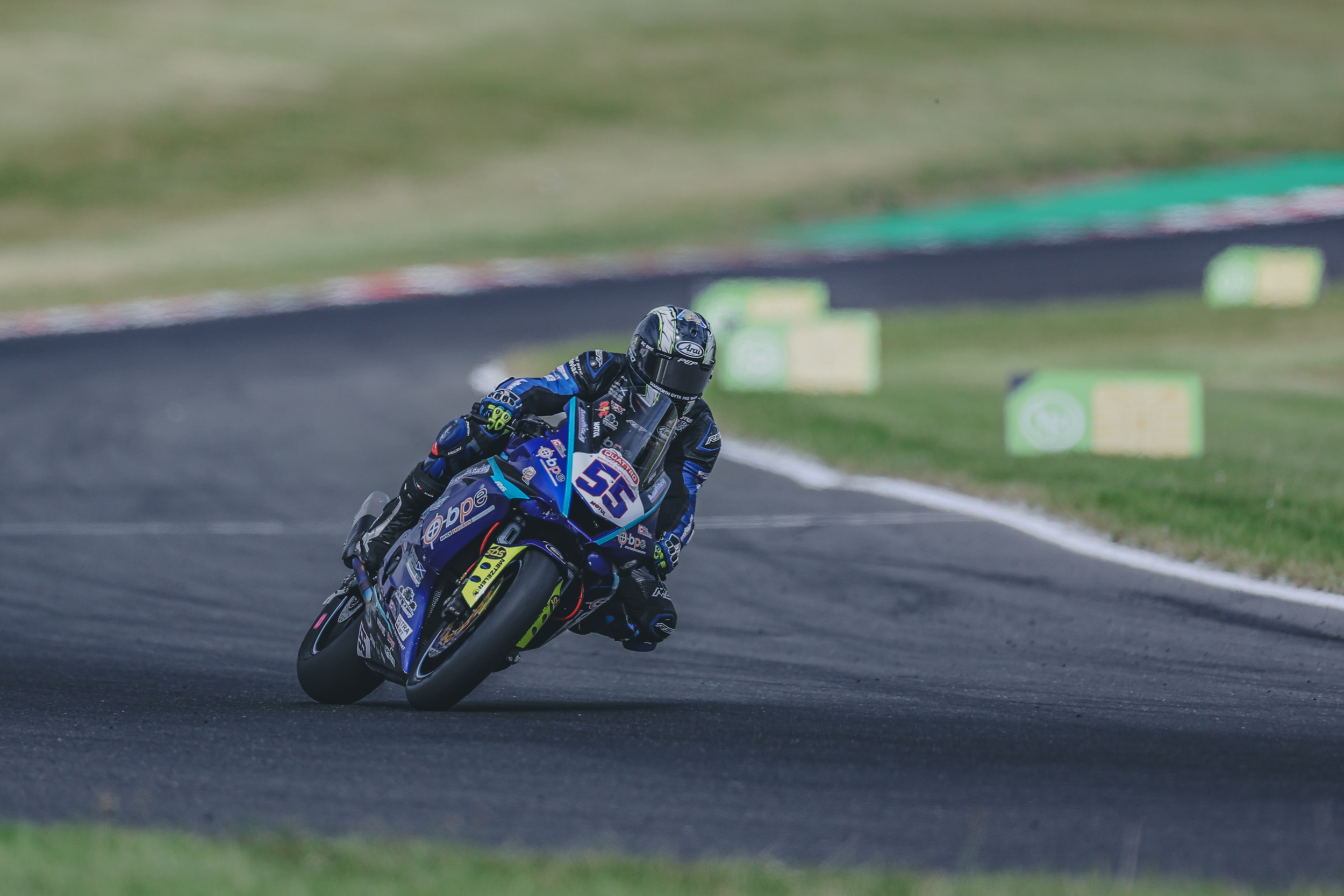 Kennedy Edges Currie In Thrilling Supersport Sprint At Brands Hatch