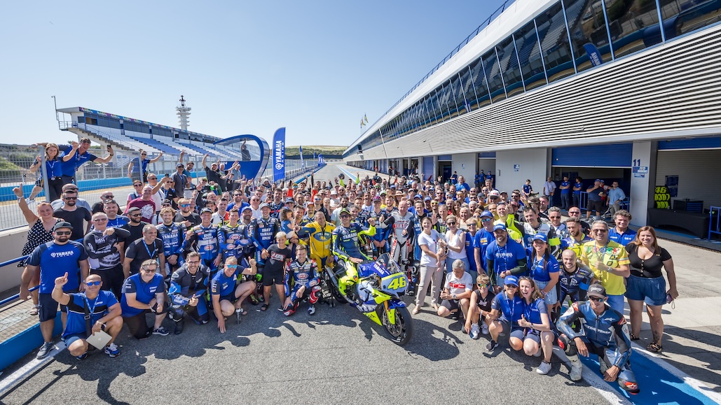 R1m Owners Joined On Track By Valentino Rossi